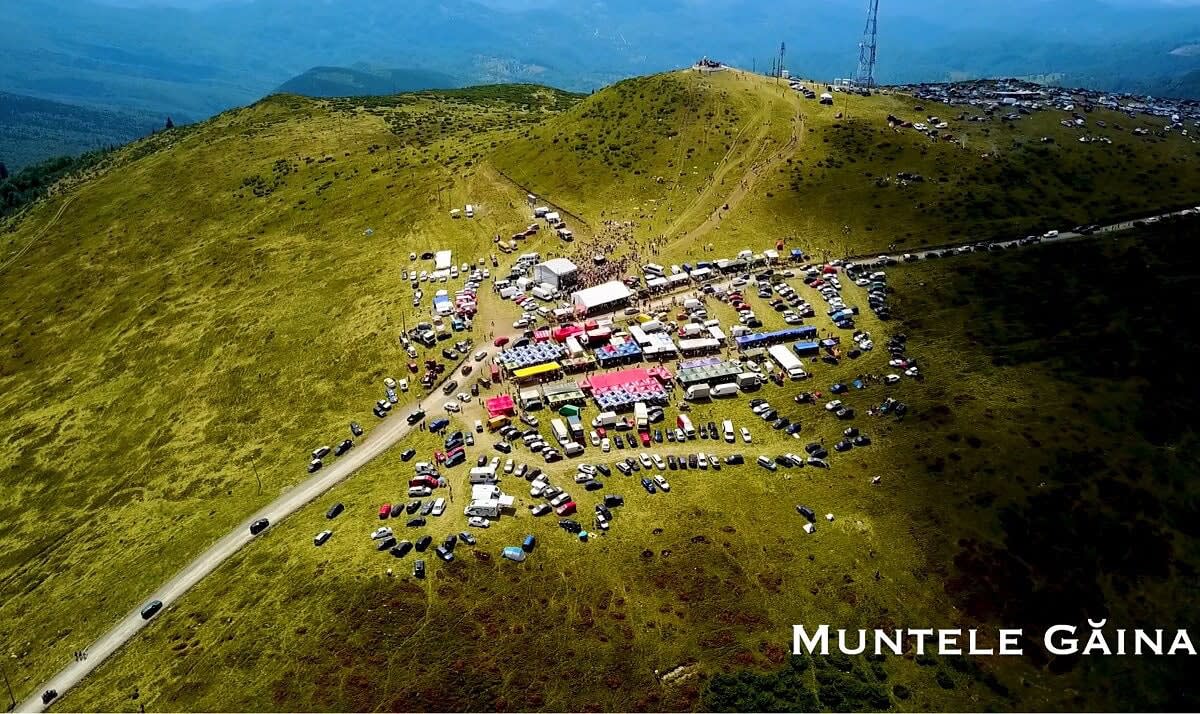Spectacol folcloric pe Muntele Găina în cadrul Târgului de Fete 2026