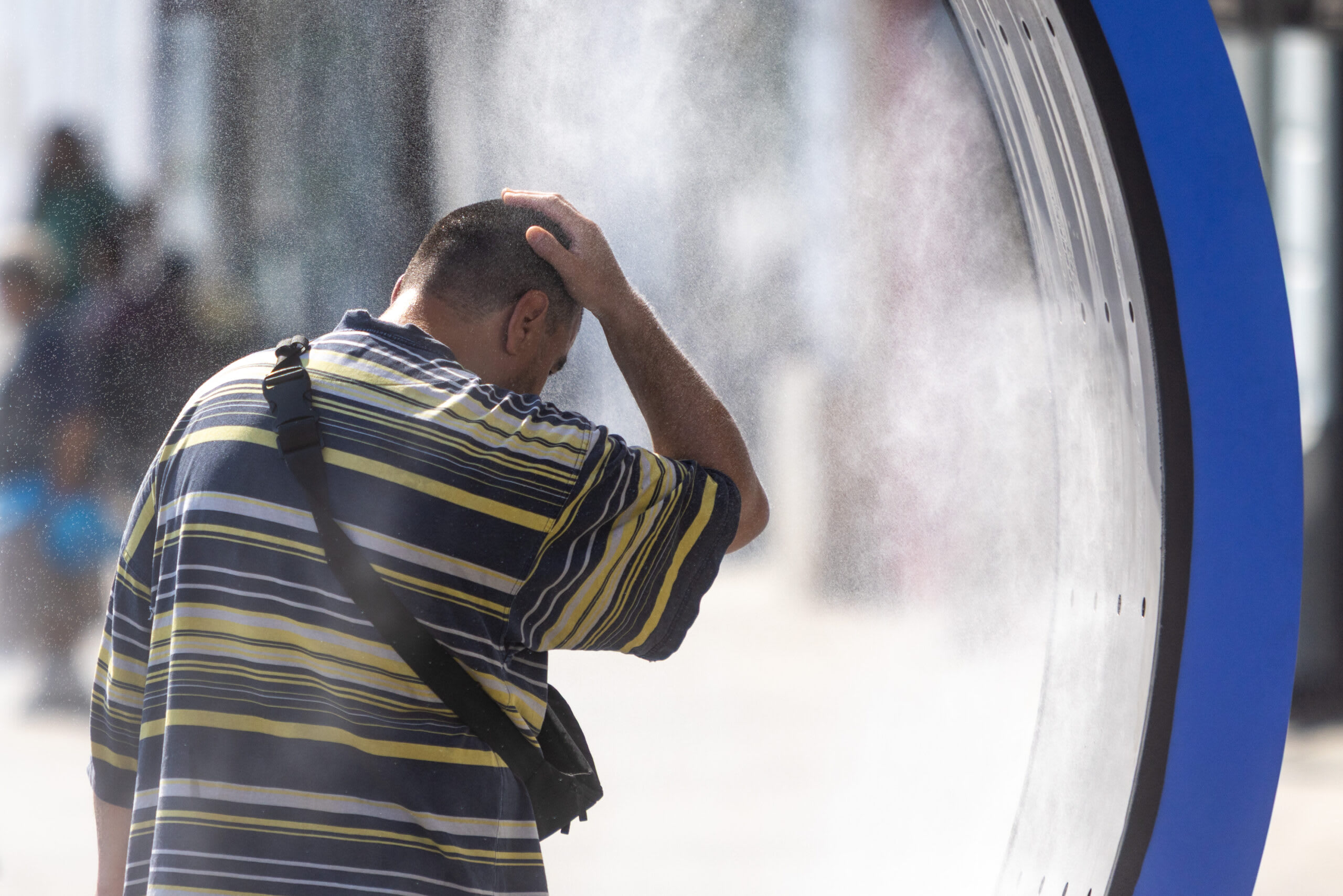 Vânt puternic și ploaie torențială în București, vreme extremă