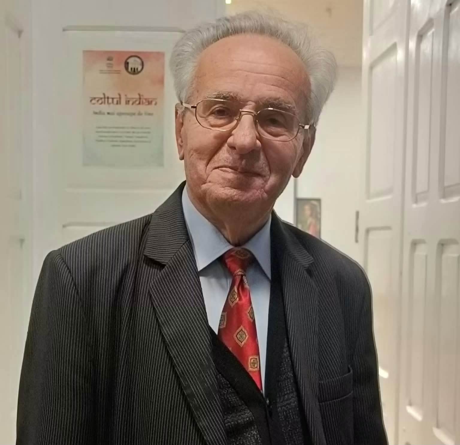 Profesor Ion Mocioi în cadrul unei evenimente culturale