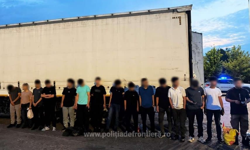 Polițiști de frontieră români și bulgari în acțiune la controlul unui autocamion