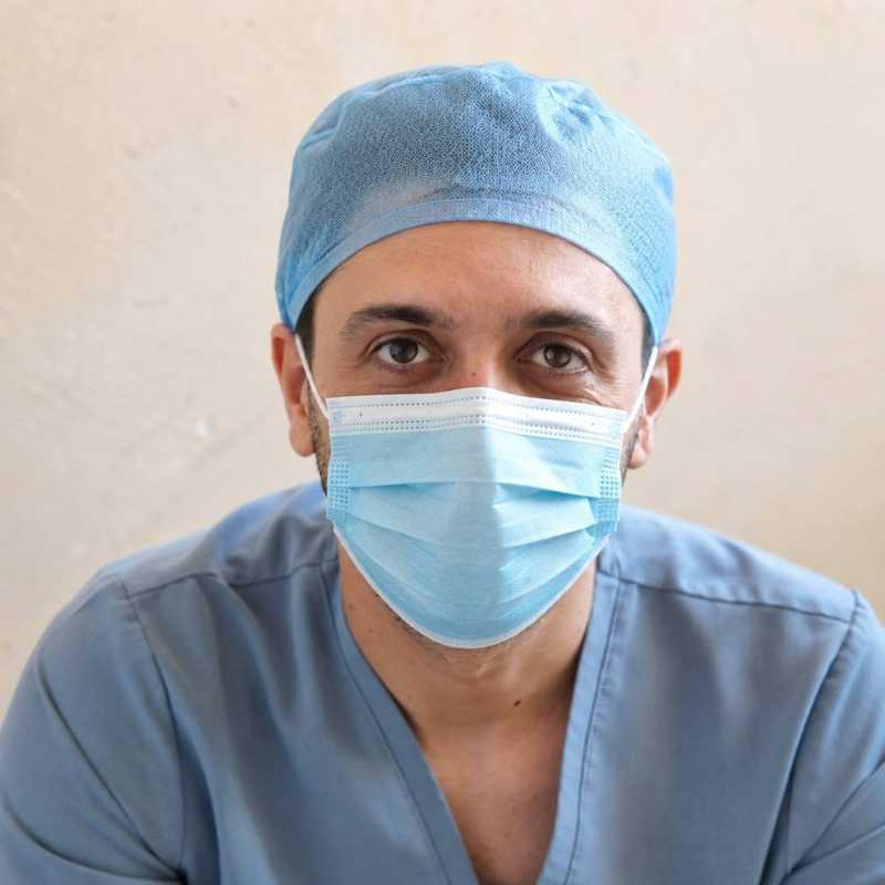 Medicul Marian Codru în sala de operații, tehnica V-NOTES Medicul Marian Codru în sala de operații, tehnica V-NOTES