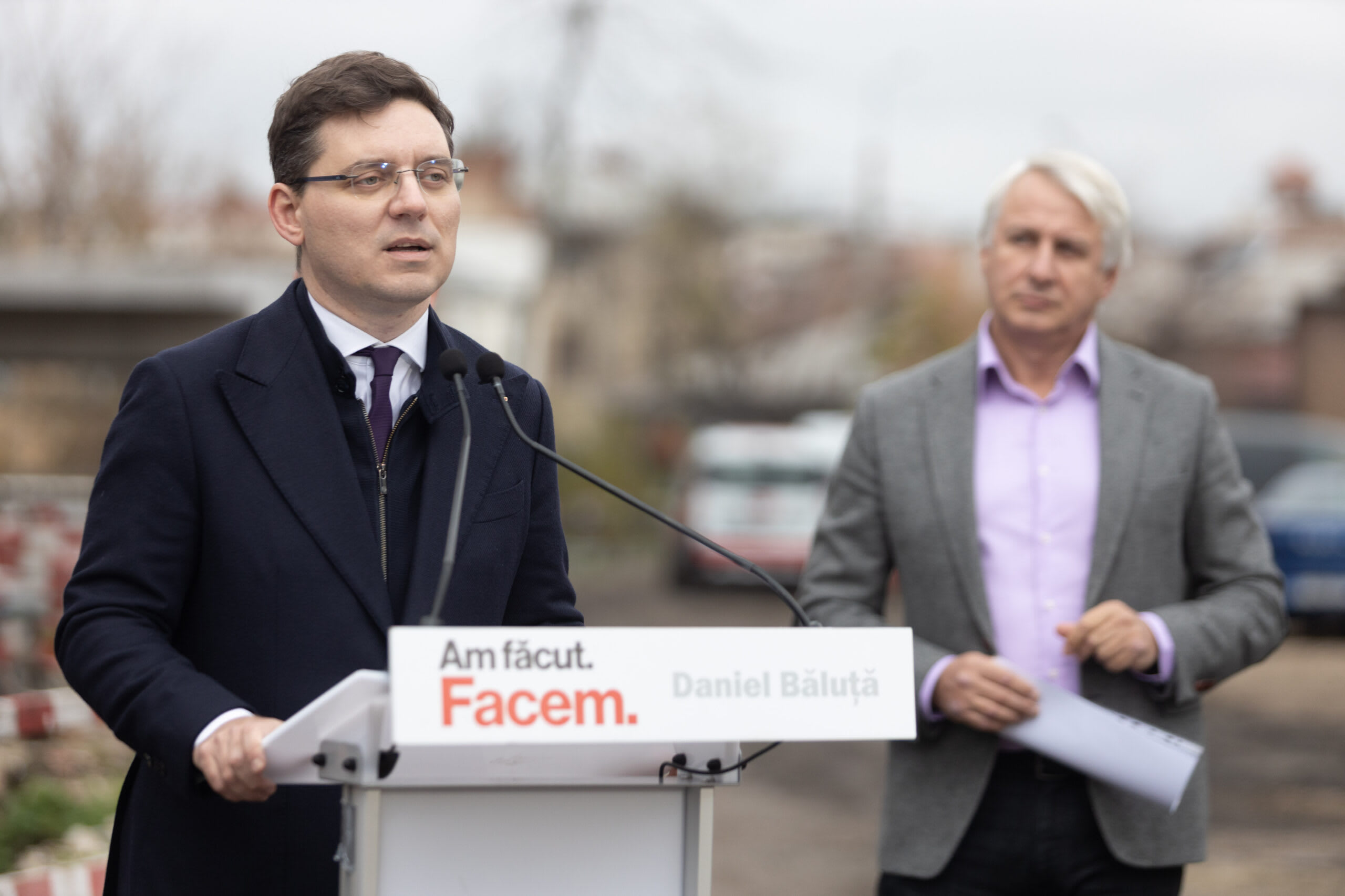 Victor Negrescu în timpul declarației despre AUR
