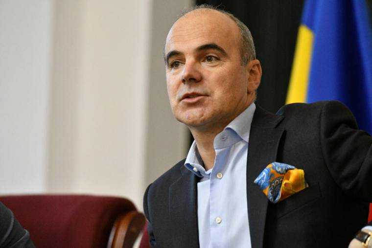 Europarlamentar Rareș Bogdan în timpul unei declarații Europarlamentar Rareș Bogdan în timpul unei declarații