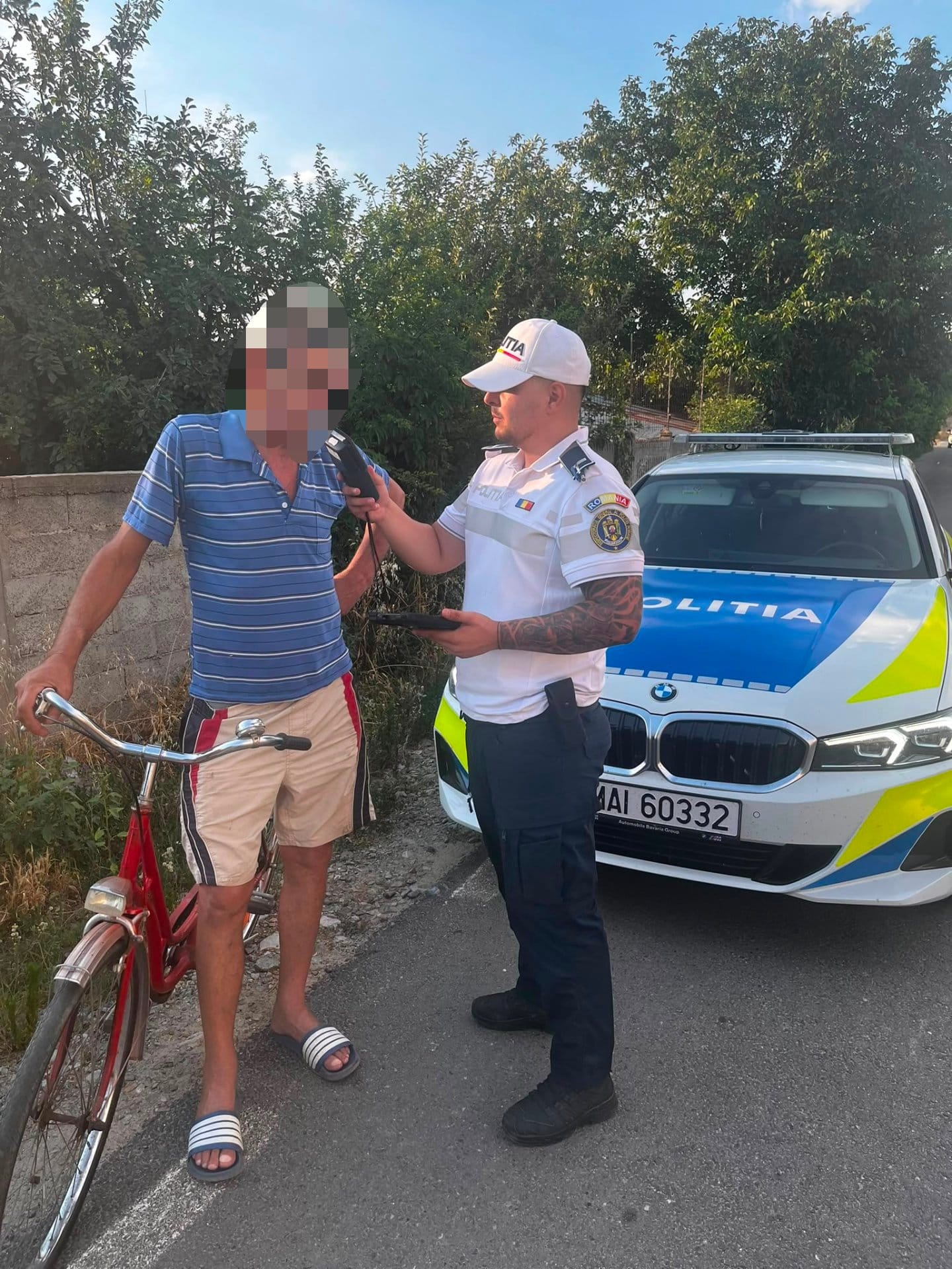 Polițiști rutieri aplicând sancțiuni pietonilor și bicicliștilor în Calafat