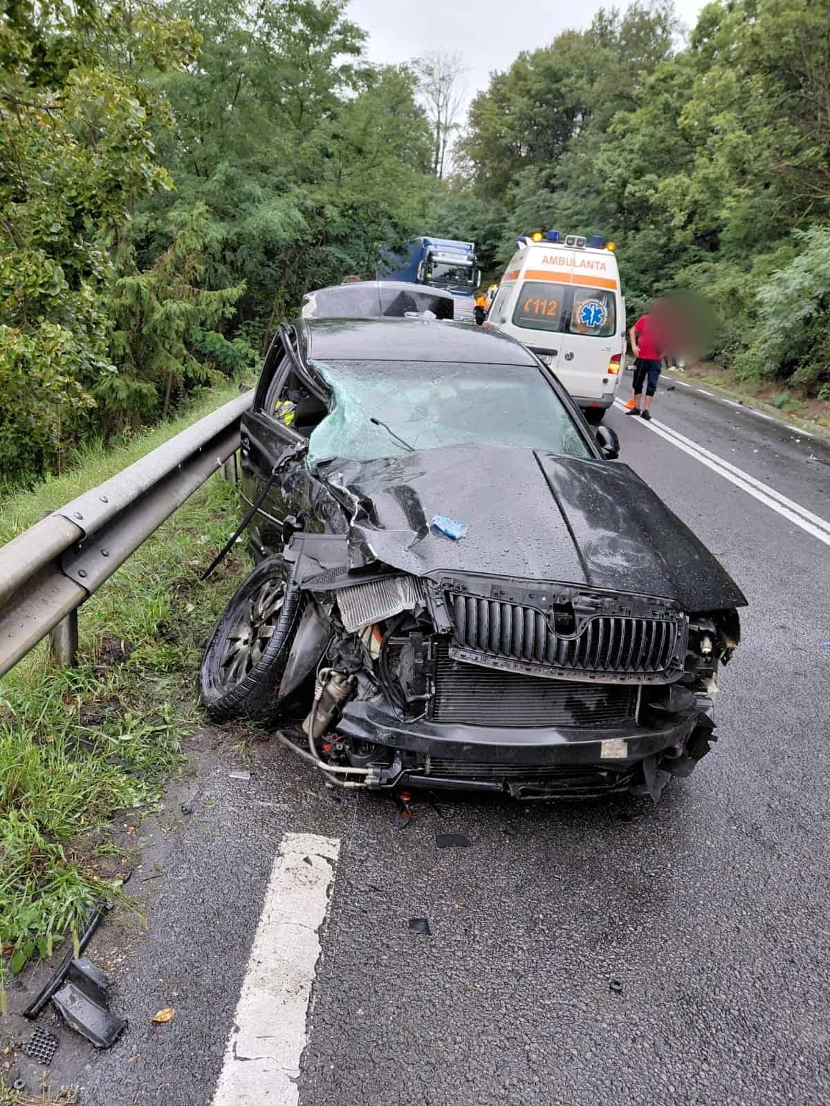 Mașină avariată pe DN1, impact rutier grav Mașină avariată pe DN1, impact rutier grav
