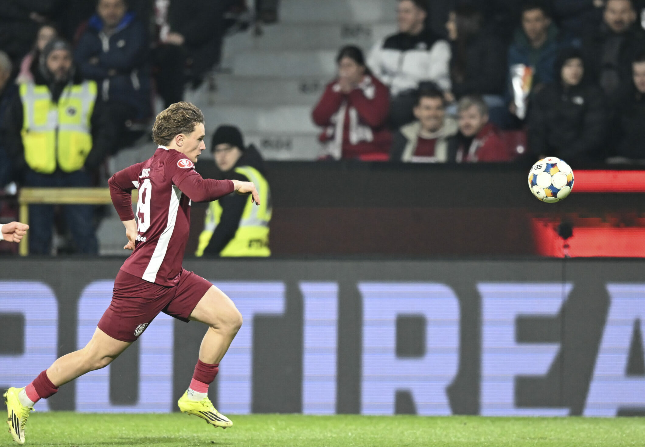 Fotbal, meci între Oțelul Galați și CFR Cluj pe stadionul municipal