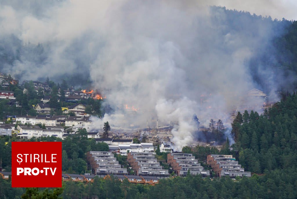 Pompieri norvegieni stingând un incendiu uriaș în Drammen
