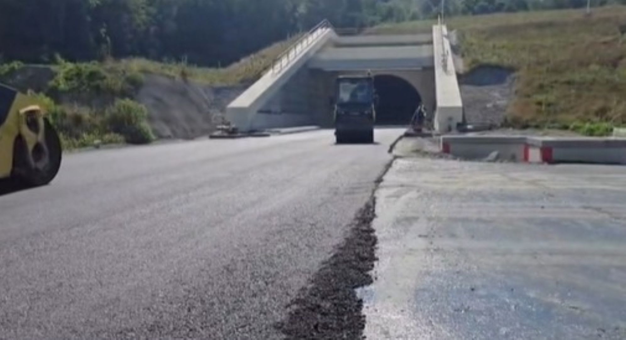 Tunelul Curtea de Argeș pe autostrada A1, finalizare asfalt