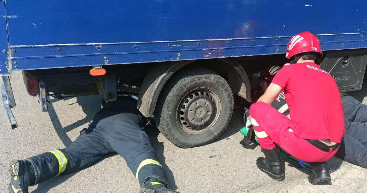Echipaj de intervenție medicală în acțiune la accident rutier în Moșna