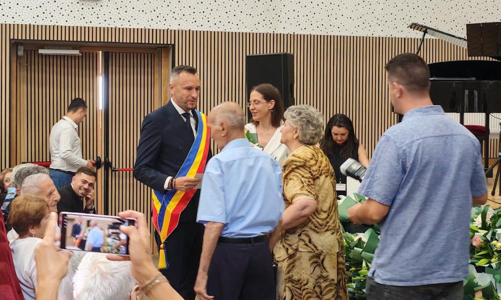 Ceremonie de premiere cupluri de aur la casa de cultură din Găești