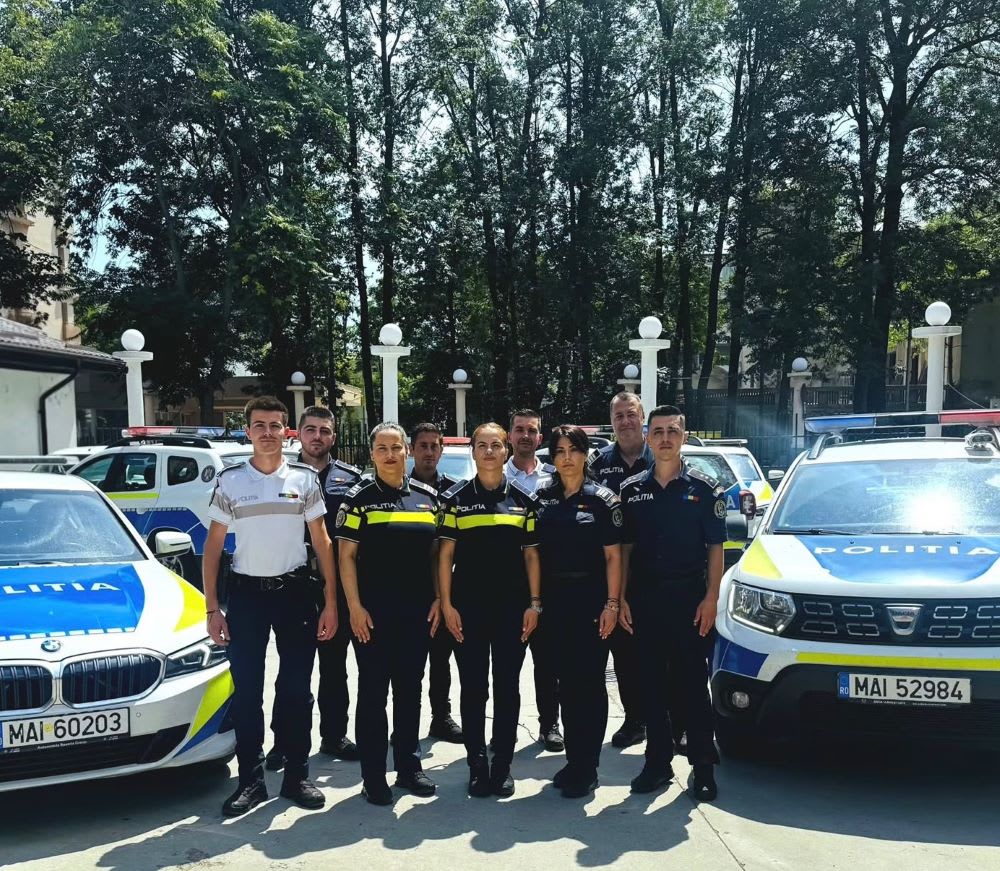 Polițiști vrânceni salvând un bărbat pe calea ferată