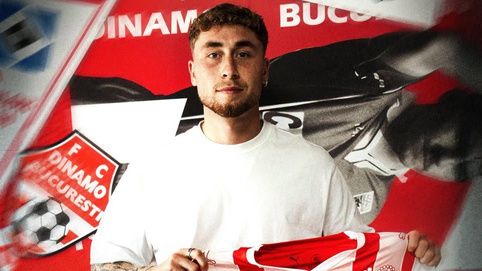 Fotbalist spaniol Darío Benavides în acțiune pe teren