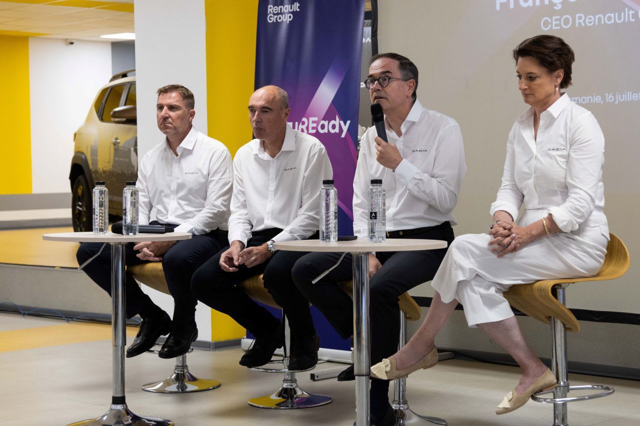 François Provost în vizită oficială la fabrica Renault din România