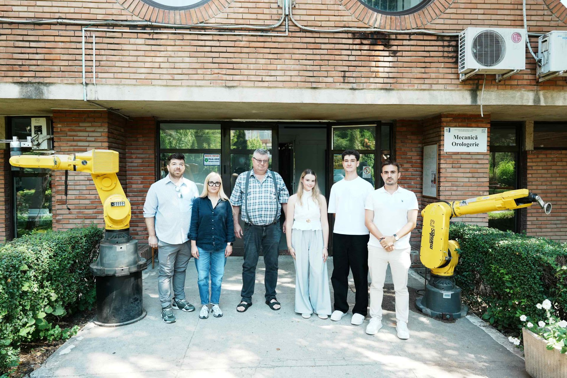 Tineri campioni la robotică în laborator universitar