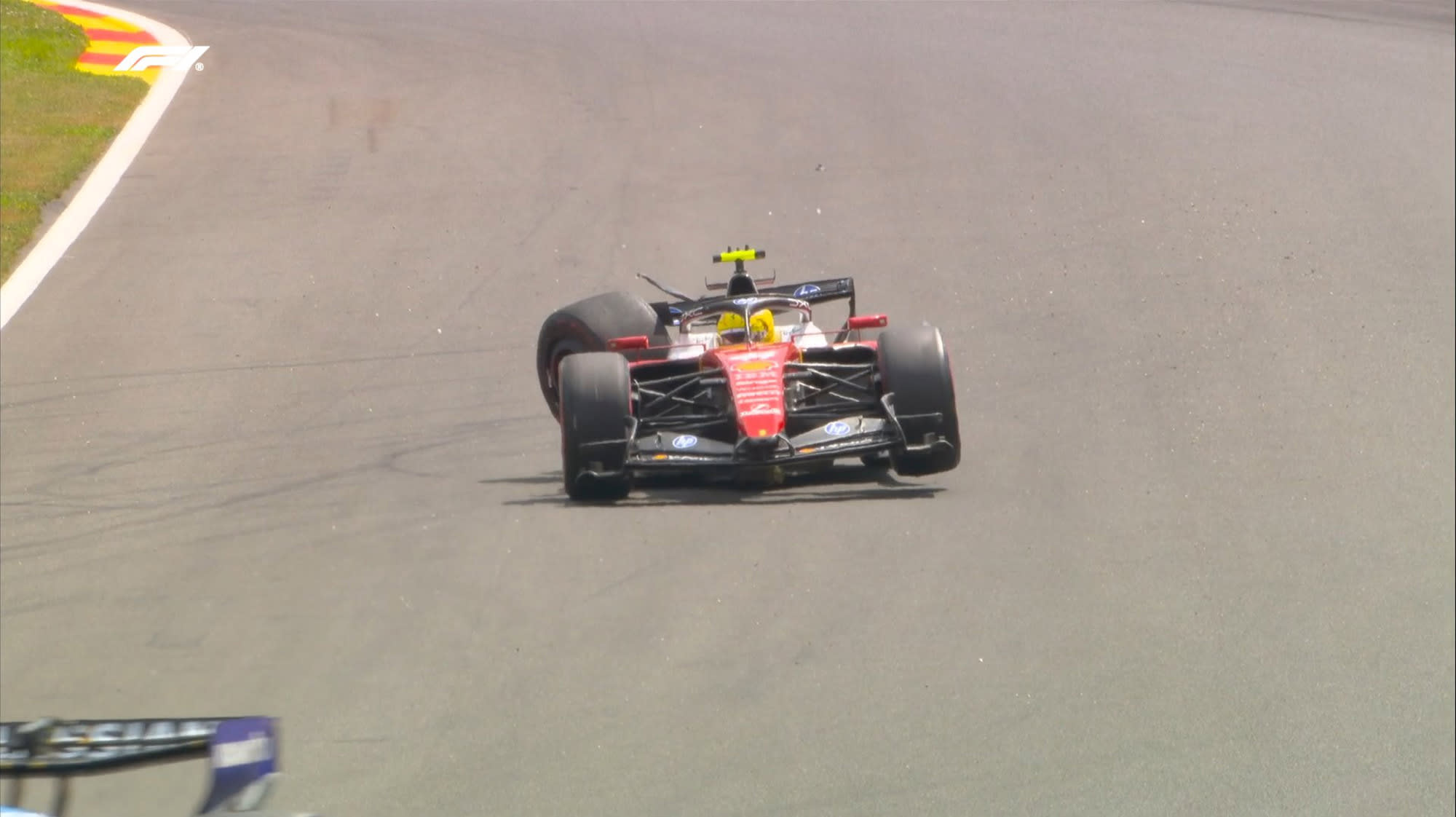 Lewis Hamilton în echipament de curse, în timpul antrenamentelor GP Belgia 2026