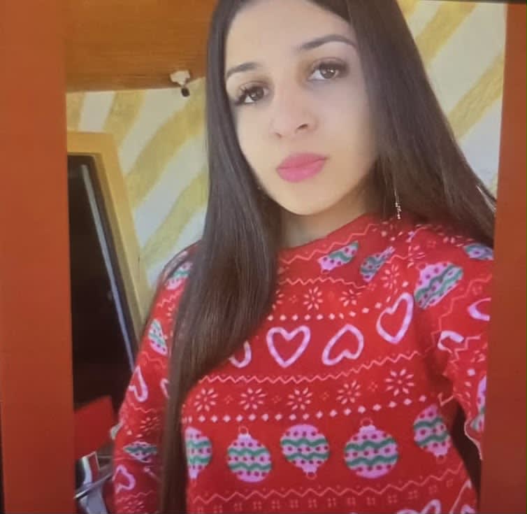 Fată de 13 ani dispărută, semnalmente și îmbrăcăminte