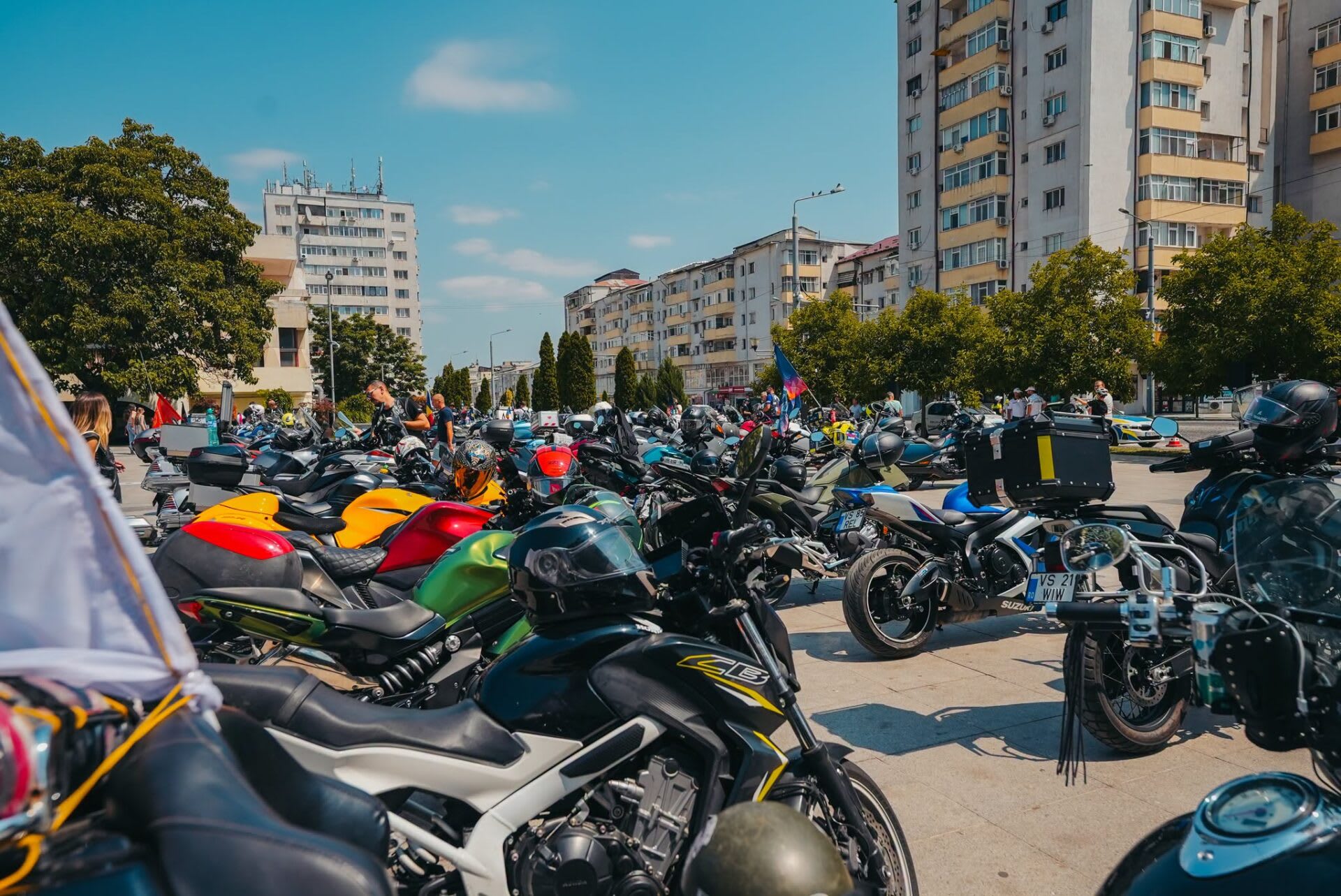 Motocicliști în paradă pe străzile Vasluiului, simulare accident rutier Motocicliști în paradă pe străzile Vasluiului, simulare accident rutier