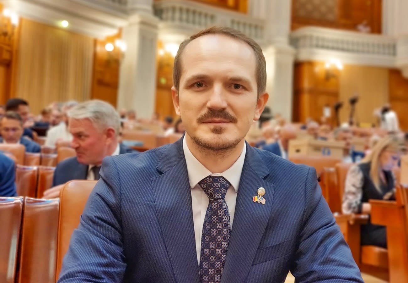 Reprezentanți USR Vaslui și oficiali din mediu explicând despre proiectul de lege Reprezentanți USR Vaslui și oficiali din mediu explicând despre proiectul de lege