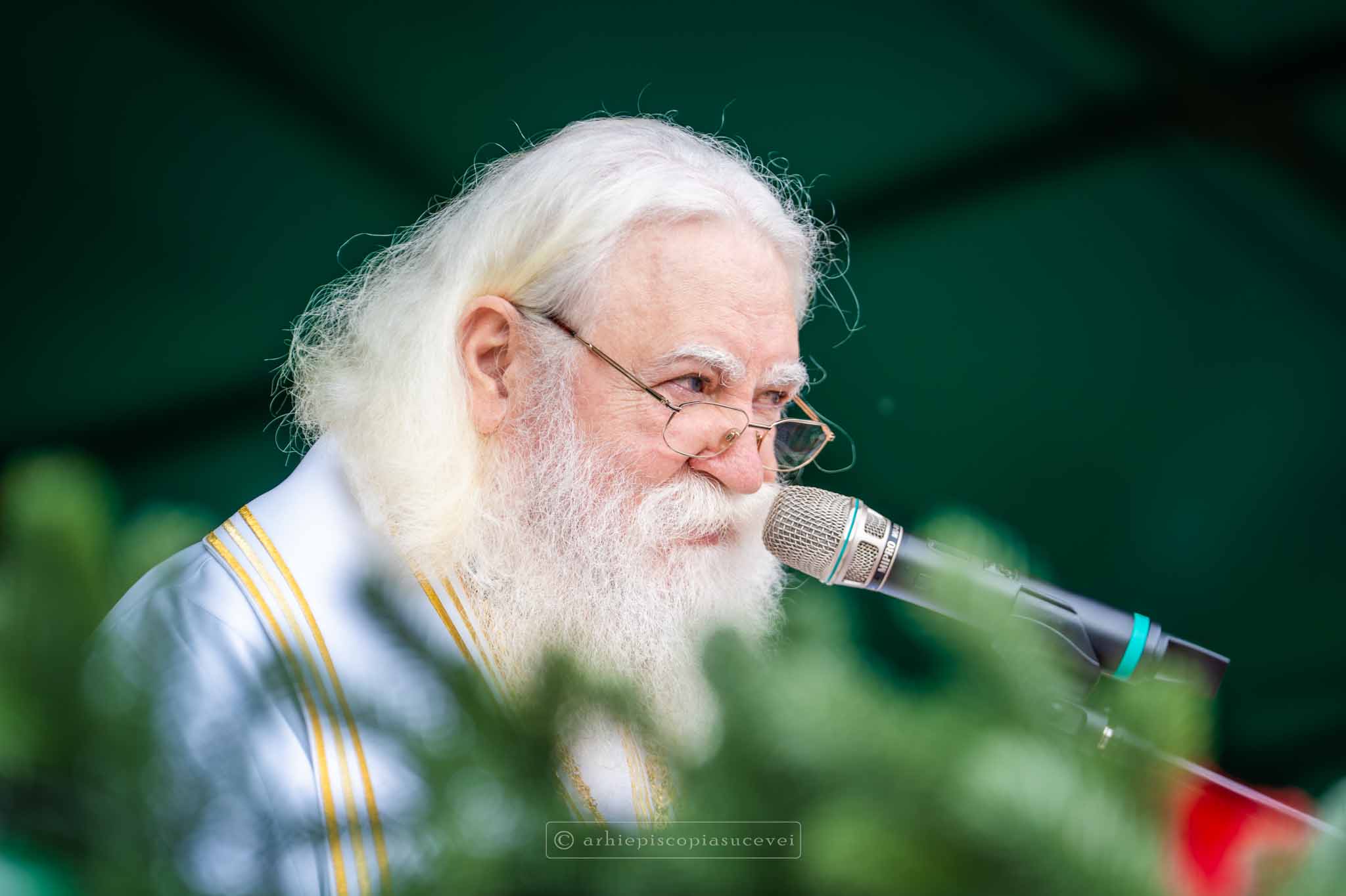 IPS Calinic vizitând o parohie din Suceava IPS Calinic vizitând o parohie din Suceava