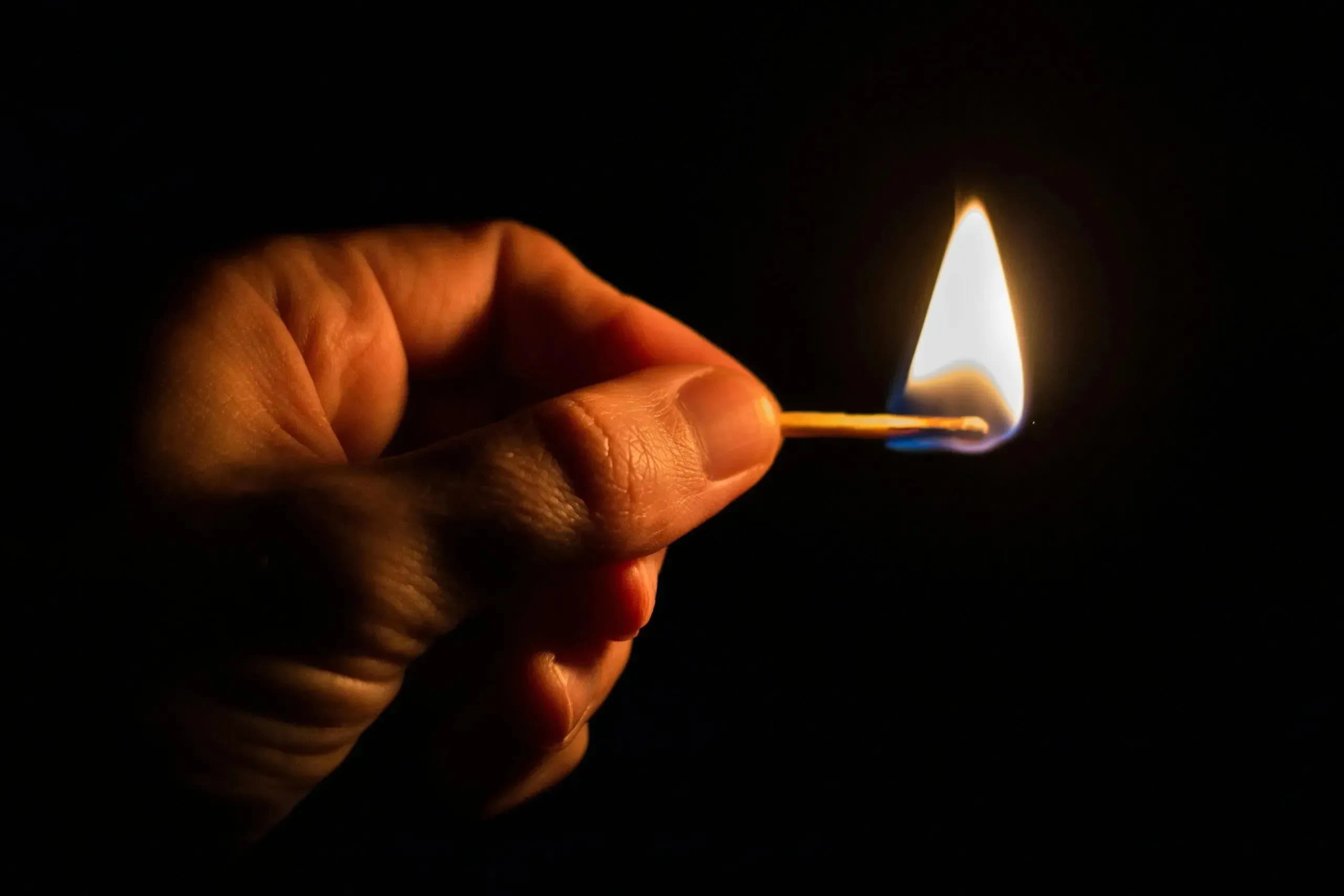 Echipa de electricieni în timpul lucrărilor de întreținere în județul Galați Echipa de electricieni în timpul lucrărilor de întreținere în județul Galați