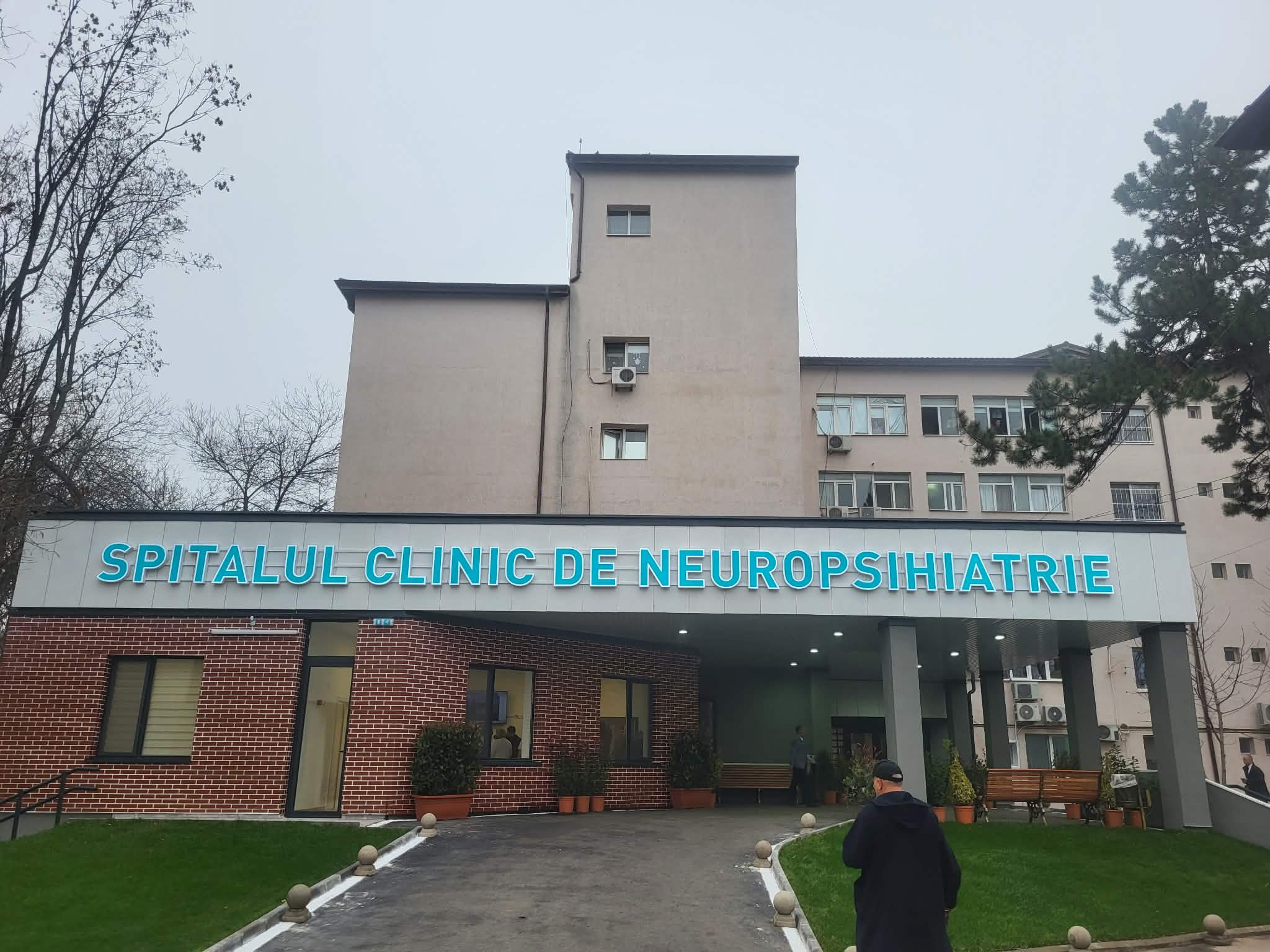 Clădire modernizată a spitalului din Craiova cu panouri fotovoltaice Clădire modernizată a spitalului din Craiova cu panouri fotovoltaice