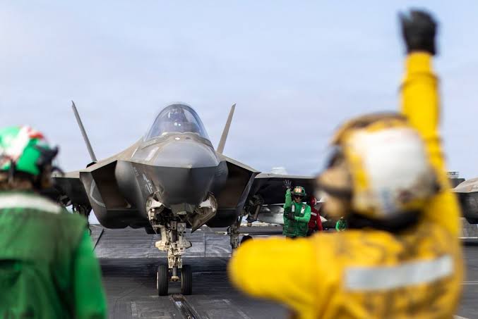 Soldați americani și iranieni, atac aerian, infrastructură militară și civilă Soldați americani și iranieni, atac aerian, infrastructură militară și civilă