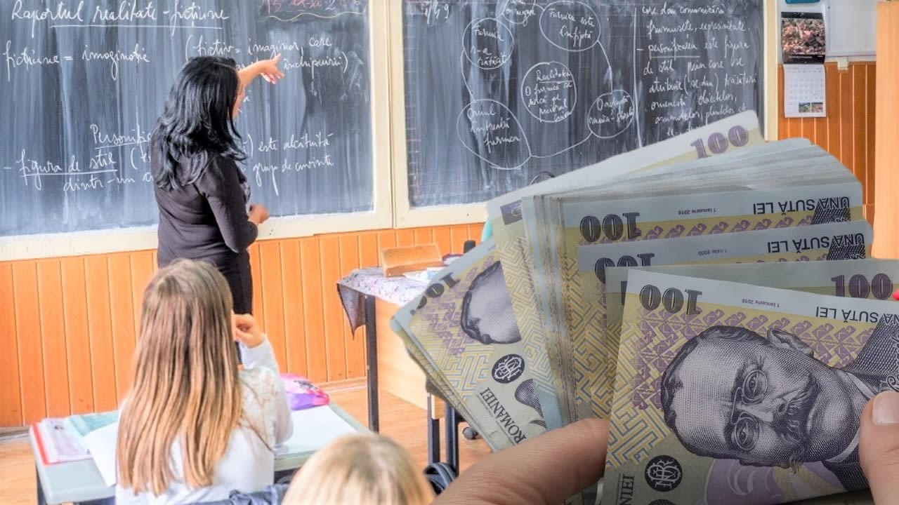 Profesor în clasă cu elevi, învățământ primar, România Profesor în clasă cu elevi, învățământ primar, România