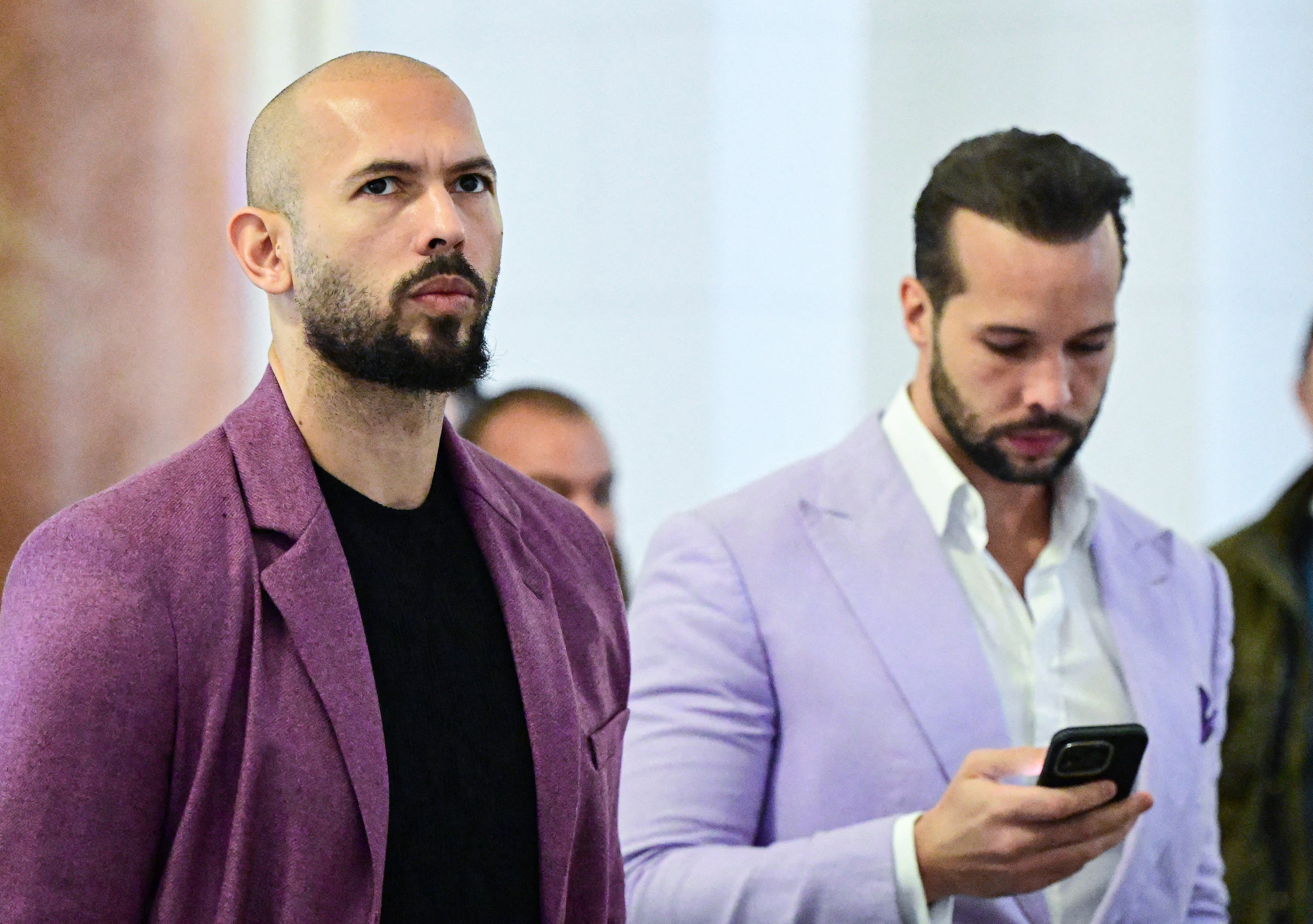 Frați Andrew și Tristan Tate în fața tribunalului