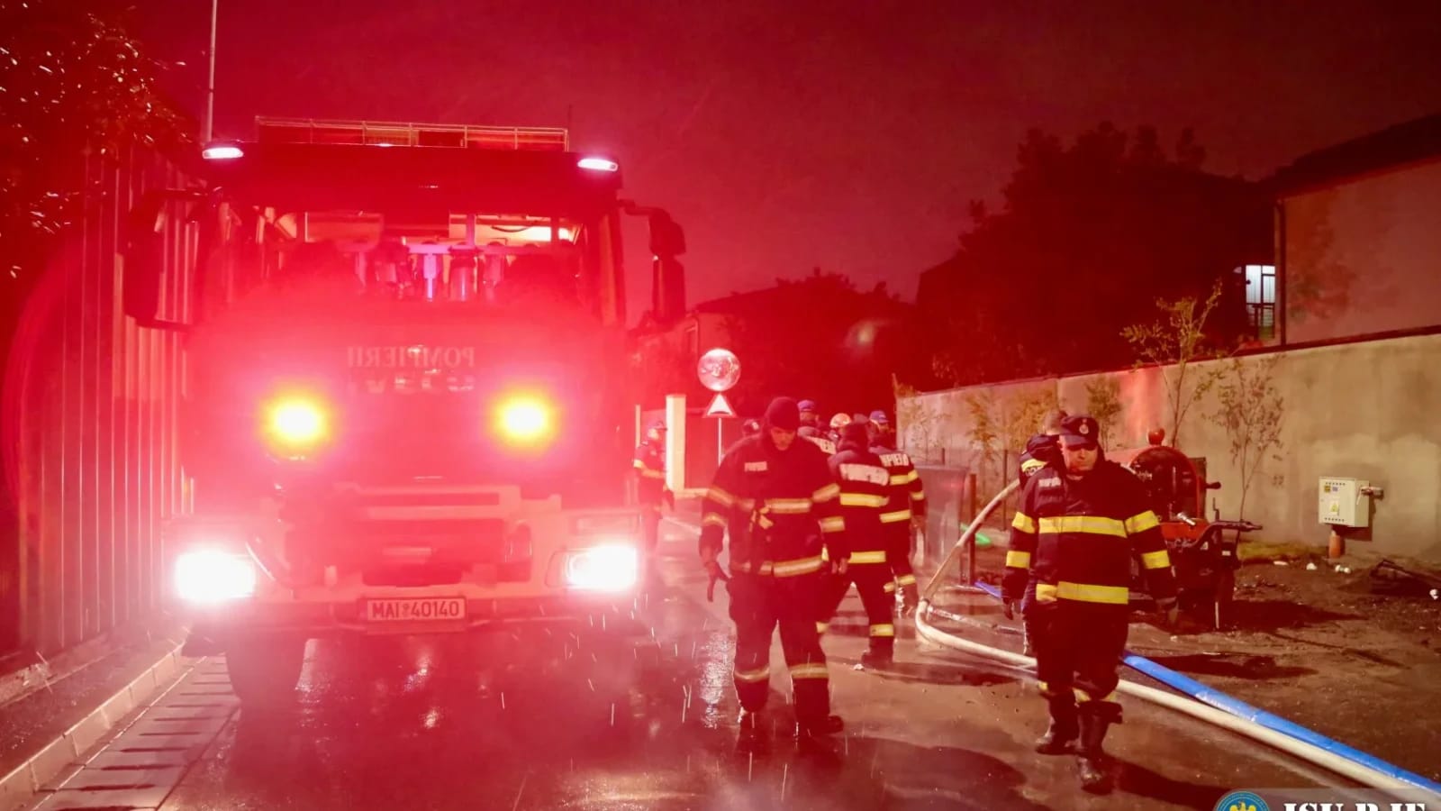 Pompieri în acțiune în județul Mureș, stingând incendii și intervenind la accident rutier