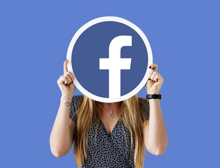 Ecran cu mesaj de eroare Facebook pe calculator și telefon mobil Ecran cu mesaj de eroare Facebook pe calculator și telefon mobil
