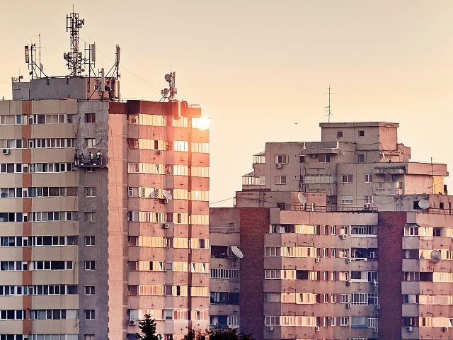 Sistem informatic ANCPI în blocaj, calculator cu ecran nefuncțional, reprezentare digitală a blocajului