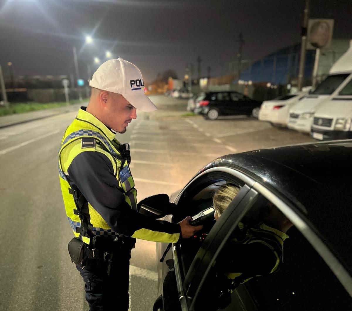 Polițiști constănțeni în acțiune, control rutier, mașini oprite