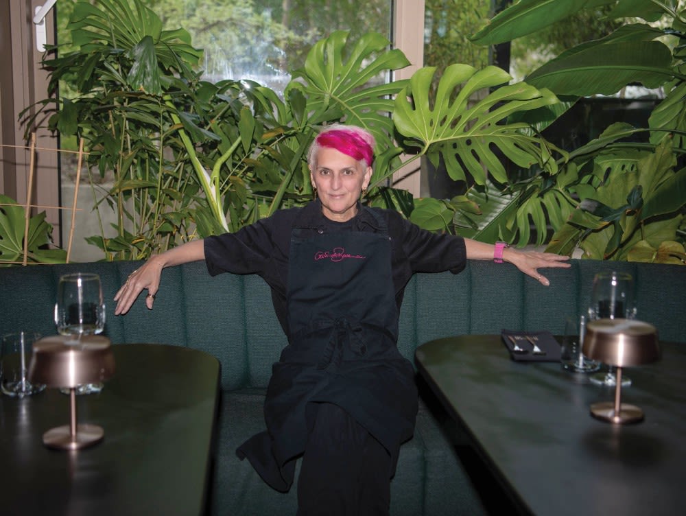 Chef Christina Bowerman în bucătărie, în discuție la București
