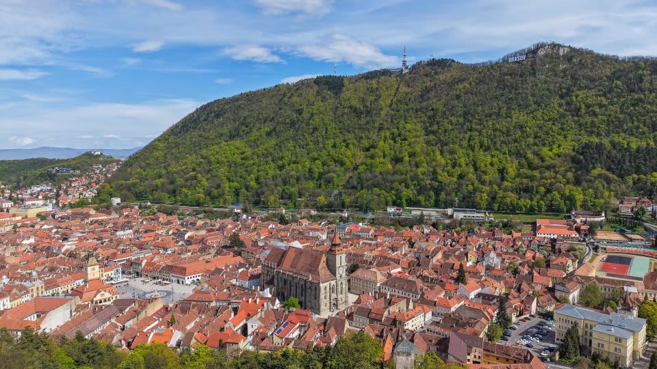 Structură metalică degradată a platformei Belvedere din Brașov