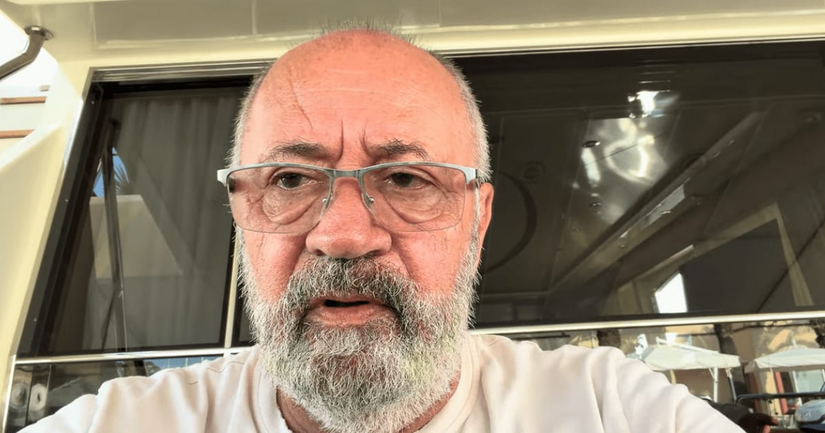Frații Tate în timpul unei apariții publice Frații Tate în timpul unei apariții publice