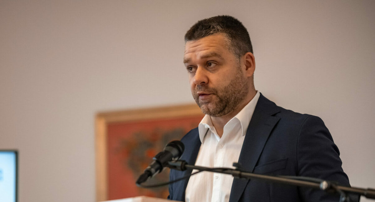 Ciprian Ciucu în studio, discutând despre sistemul politic și influența în PNL