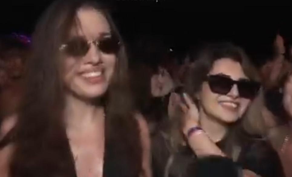 Tineri dansând la Nibiru, Costinești, festival muzical Tineri dansând la Nibiru, Costinești, festival muzical