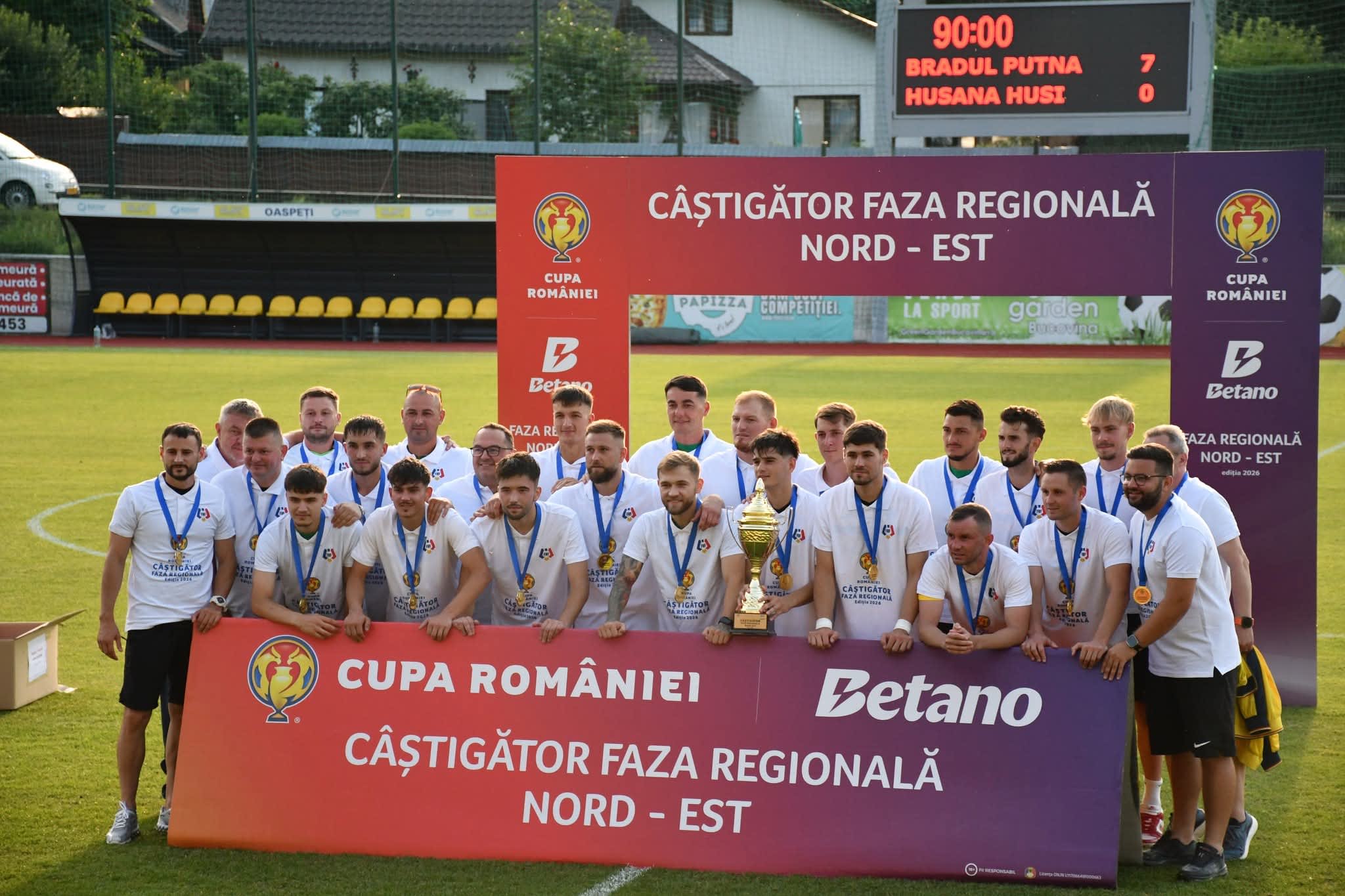 Bradul Putna celebrază victoria în Cupa României