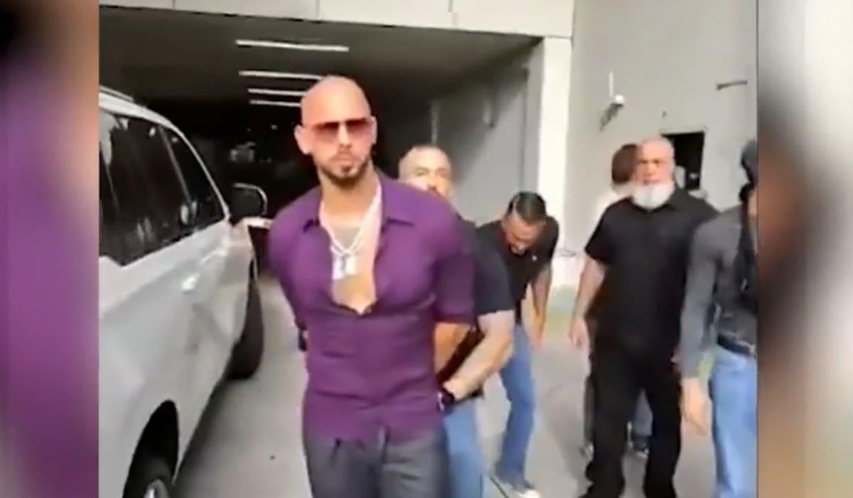 Andrew și Tristan Tate în fața tribunalului din Miami, în procesul de extrădare Andrew și Tristan Tate în fața tribunalului din Miami, în procesul de extrădare