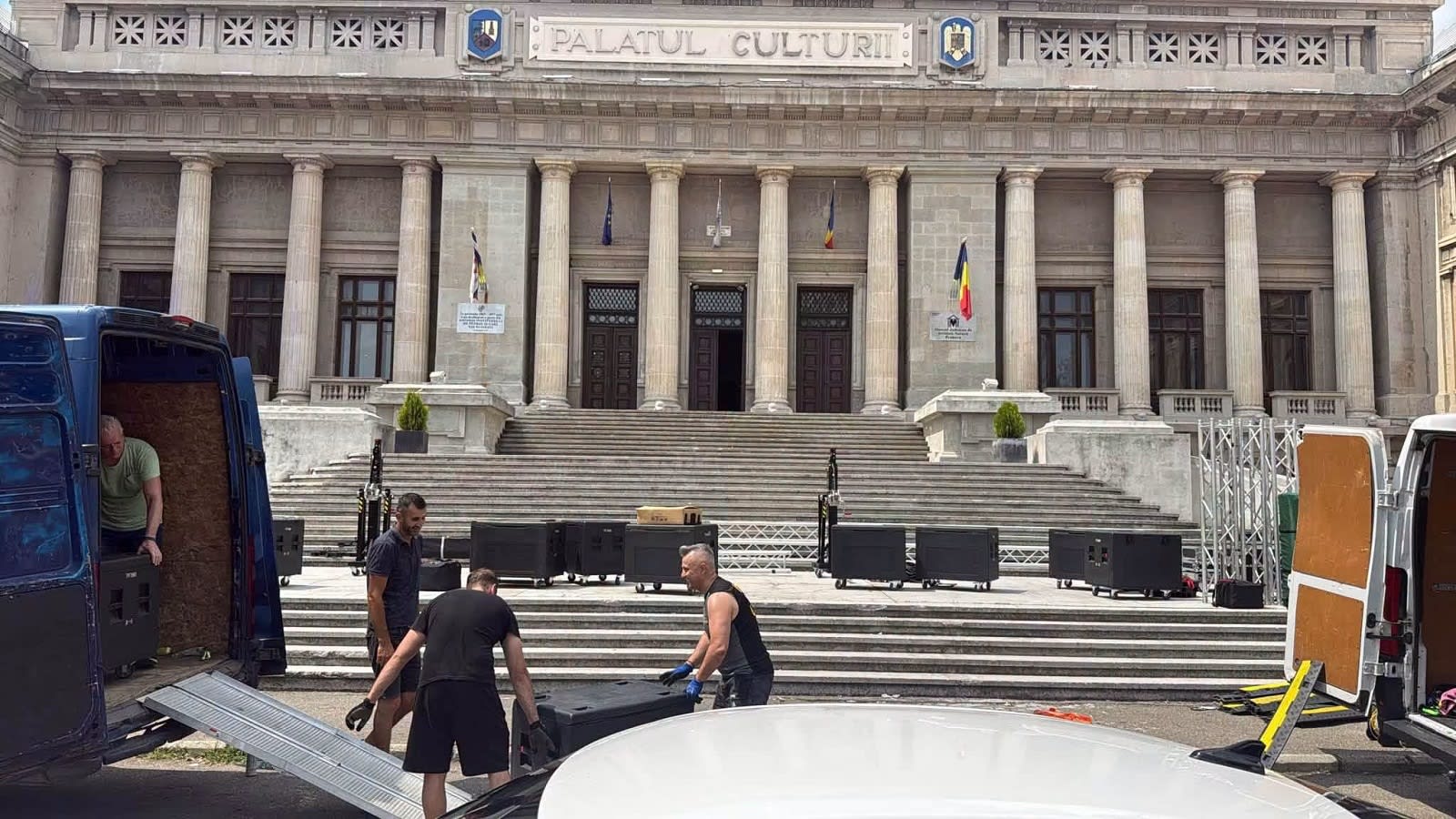 Ecran uriaș instalat în fața Palatului Culturii din Ploiești pentru finala CM 2026