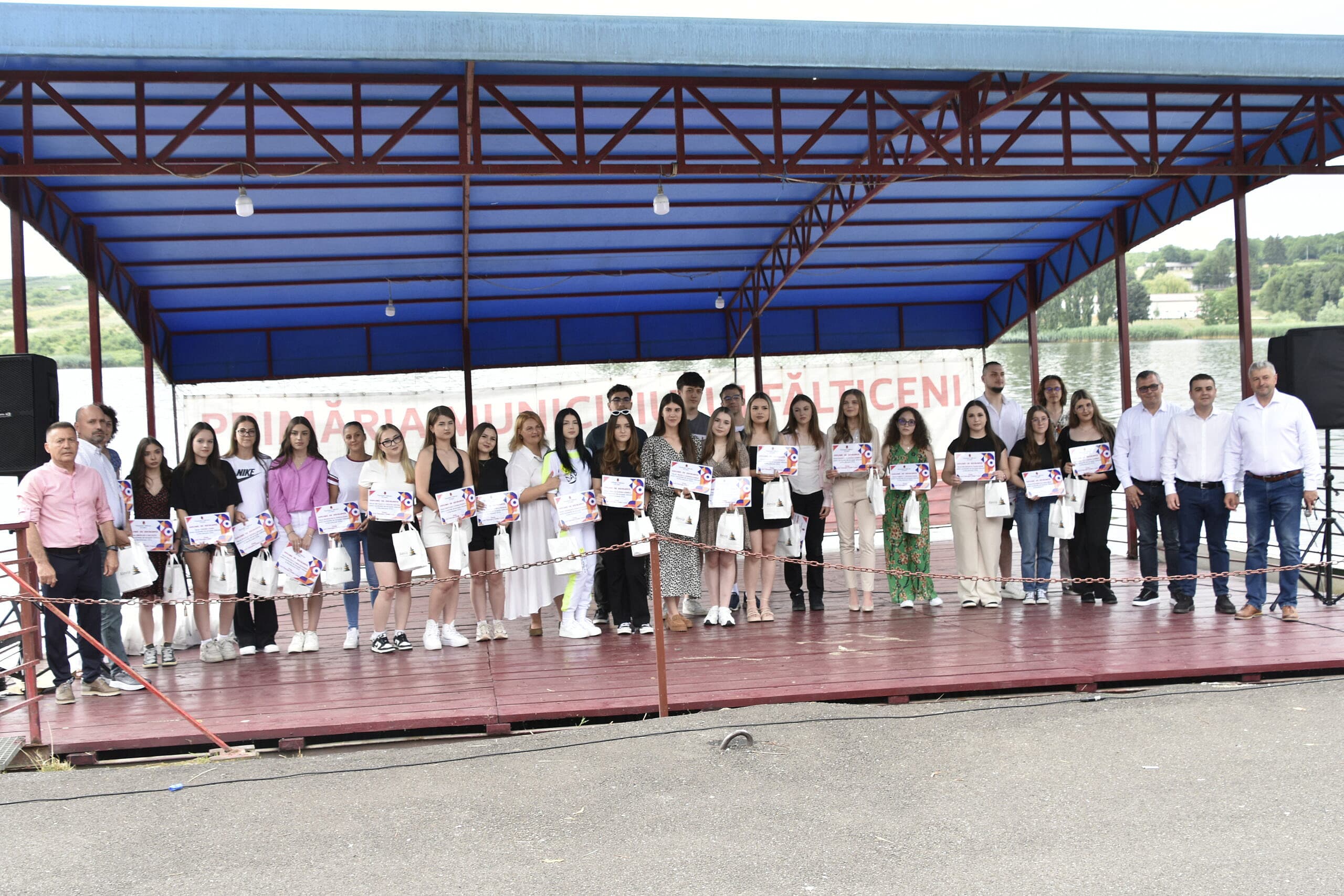 Ceremonie de premiere a elevilor la Fălticeni