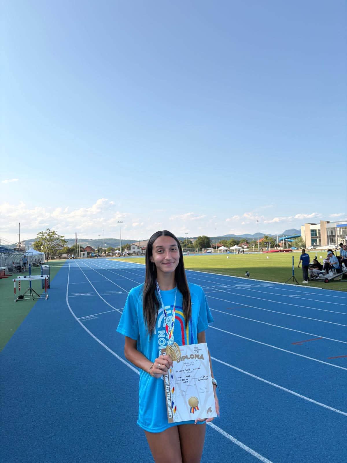 Atleta Rebecca Daria Ciocan câștigând medalii la Campionatul Under 23 Atleta Rebecca Daria Ciocan câștigând medalii la Campionatul Under 23