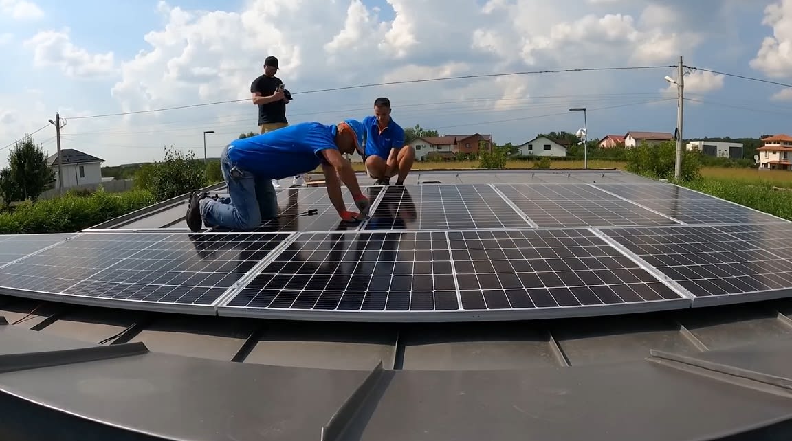 Locuință modernizată cu panouri solare și pompe de căldură în Orăștie