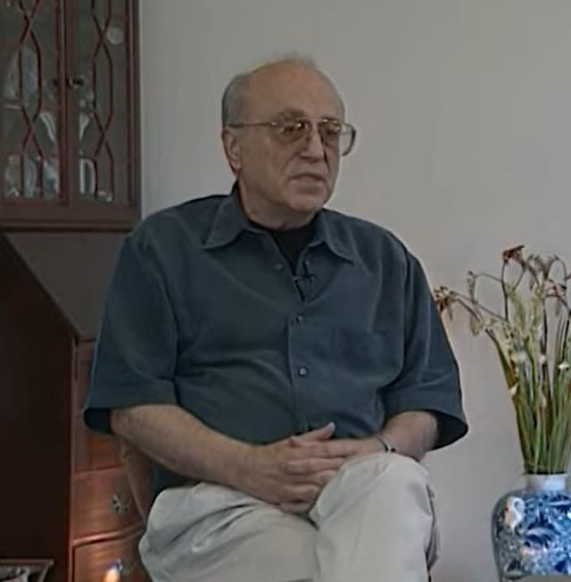 Dumitru Udrescu în studio, emisiune Teleenciclopedia Dumitru Udrescu în studio, emisiune Teleenciclopedia