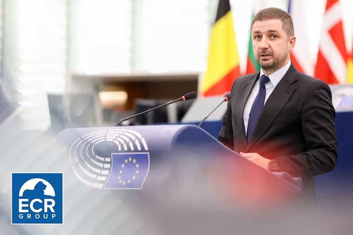 Eurodeputat Adrian Axinia în discurs în Parlamentul European