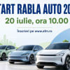 Tânăr în fața unui autovehicul electric nou, România Tânăr în fața unui autovehicul electric nou, România
