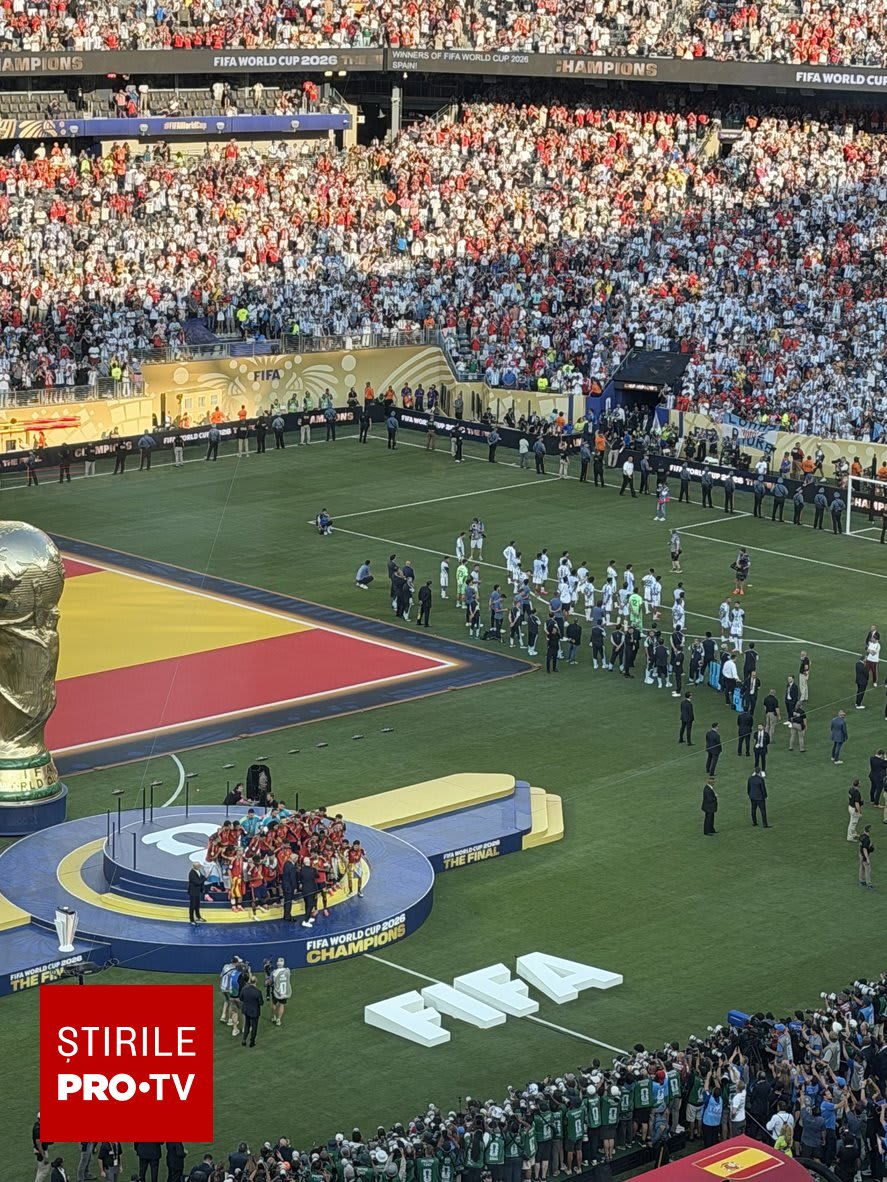 Jucători argentinieni pe teren după finala Cupei Mondiale
