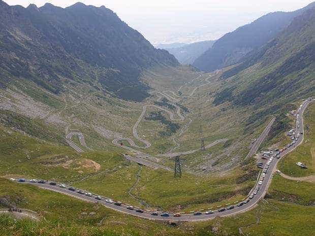 Supermașini de lux pe Transfăgărășan, drum montan spectaculos Supermașini de lux pe Transfăgărășan, drum montan spectaculos
