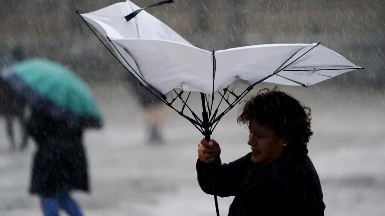 Vânt puternic și grindină peste România în timpul avertizărilor meteo
