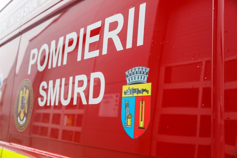 Mașină răsturnată pe drumul județean între Ciurila și Sălicea, intervenție SMURD Mașină răsturnată pe drumul județean între Ciurila și Sălicea, intervenție SMURD